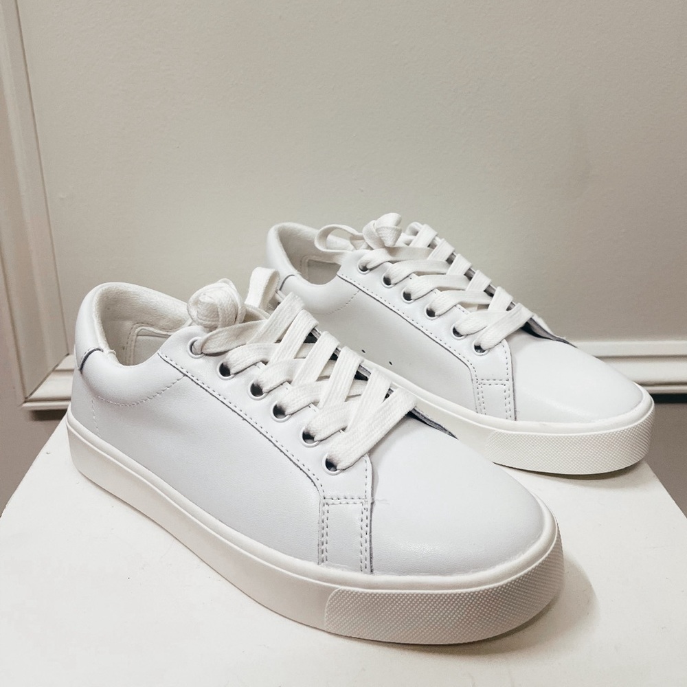 Sam Edelman Ethyl Casual
Tennis Shoe